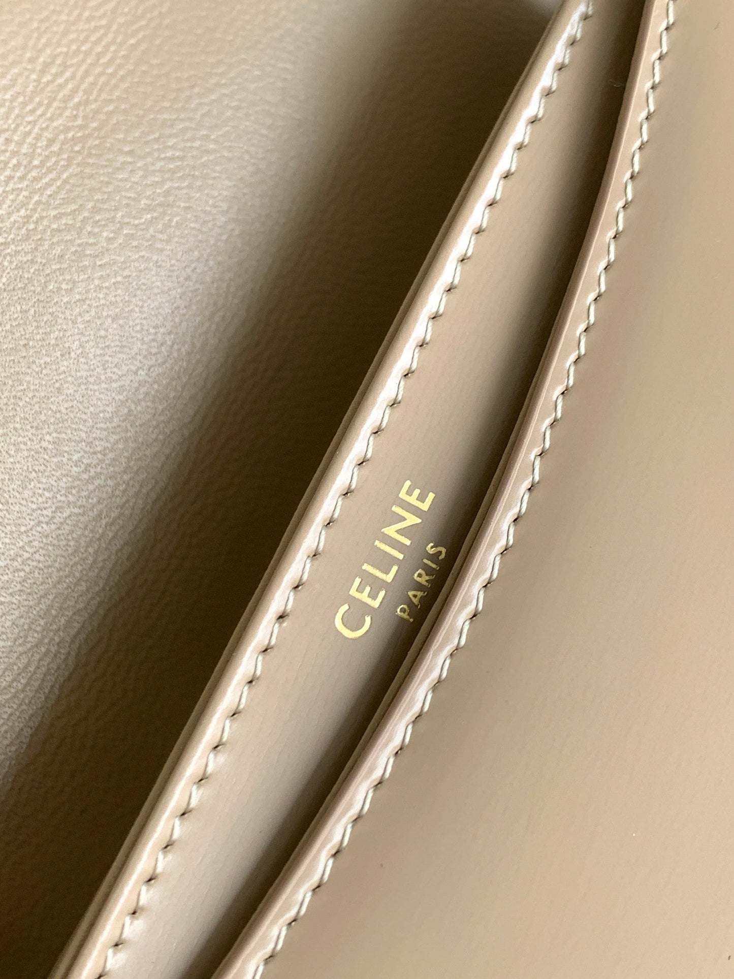 teen besace triomphe 18.5 beige calfskin with chain