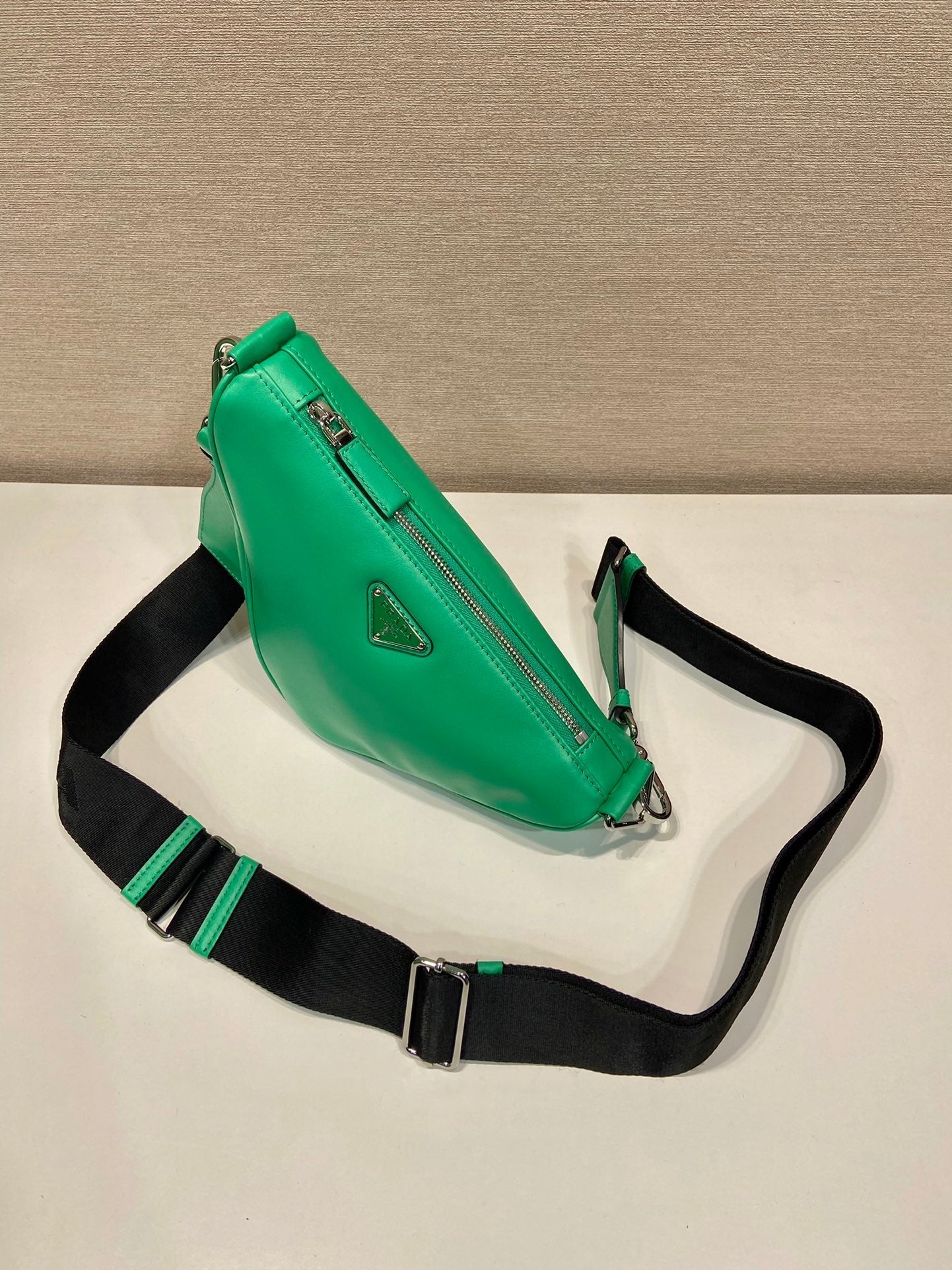 TRIANGULAR BAG 27 IN GO GREEN SMOOTH LAMBSKIN