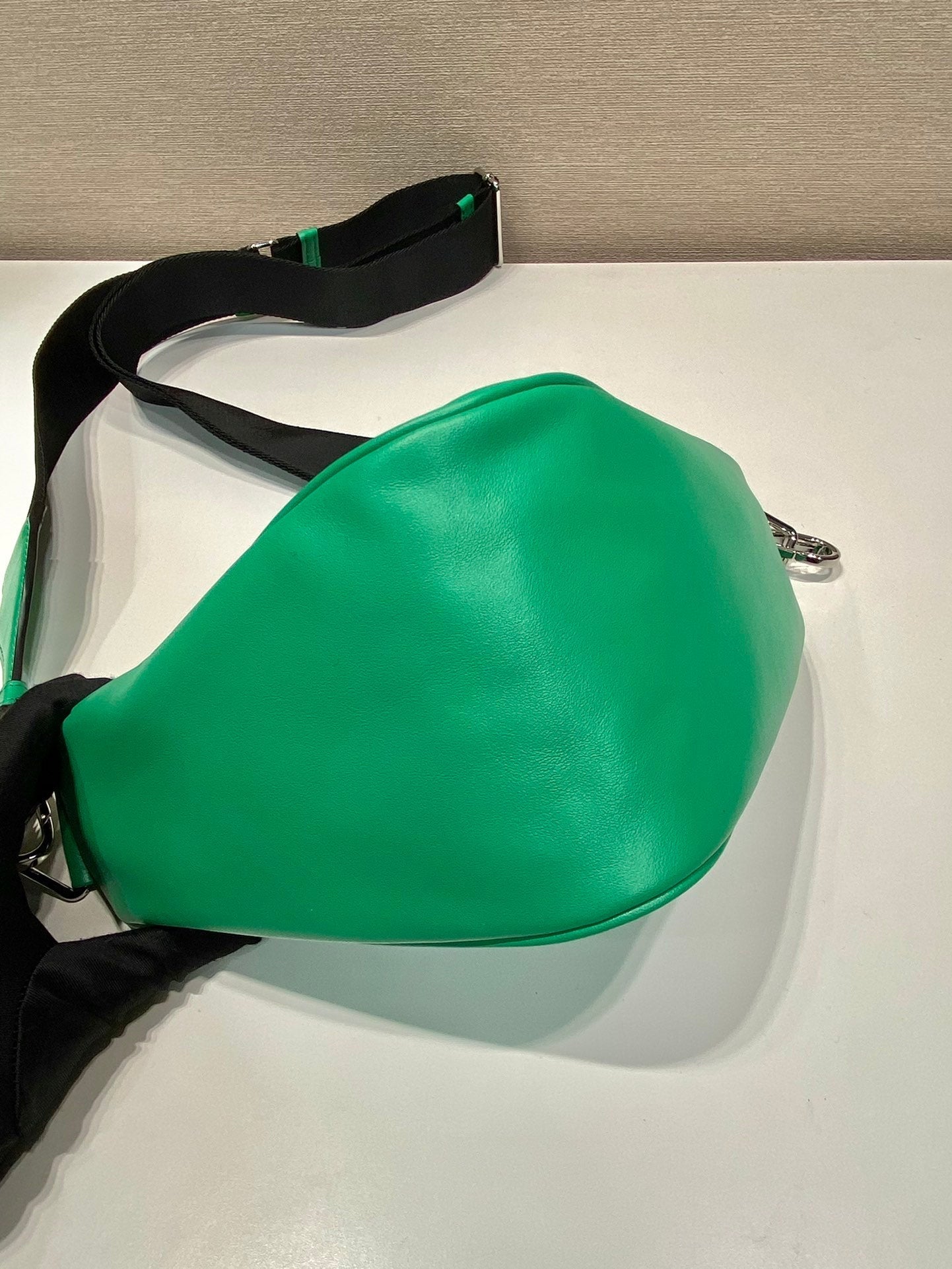 TRIANGULAR BAG 27 IN GO GREEN SMOOTH LAMBSKIN