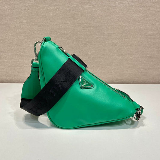 TRIANGULAR BAG 27 IN GO GREEN SMOOTH LAMBSKIN