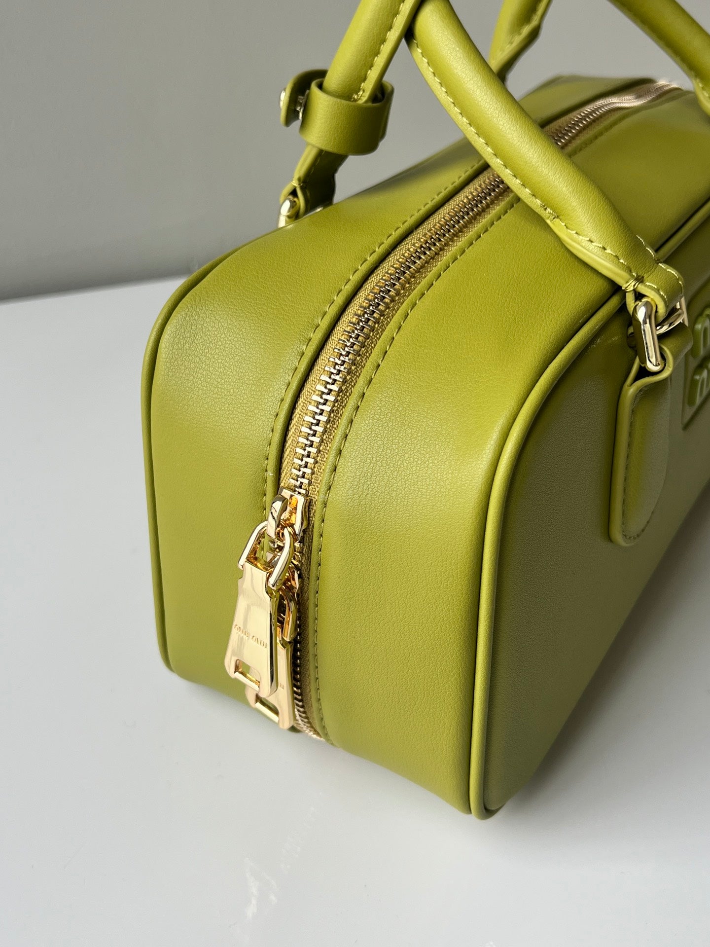 ARCADIE 27 BAG IN NEON YELLOW CALFSKIN