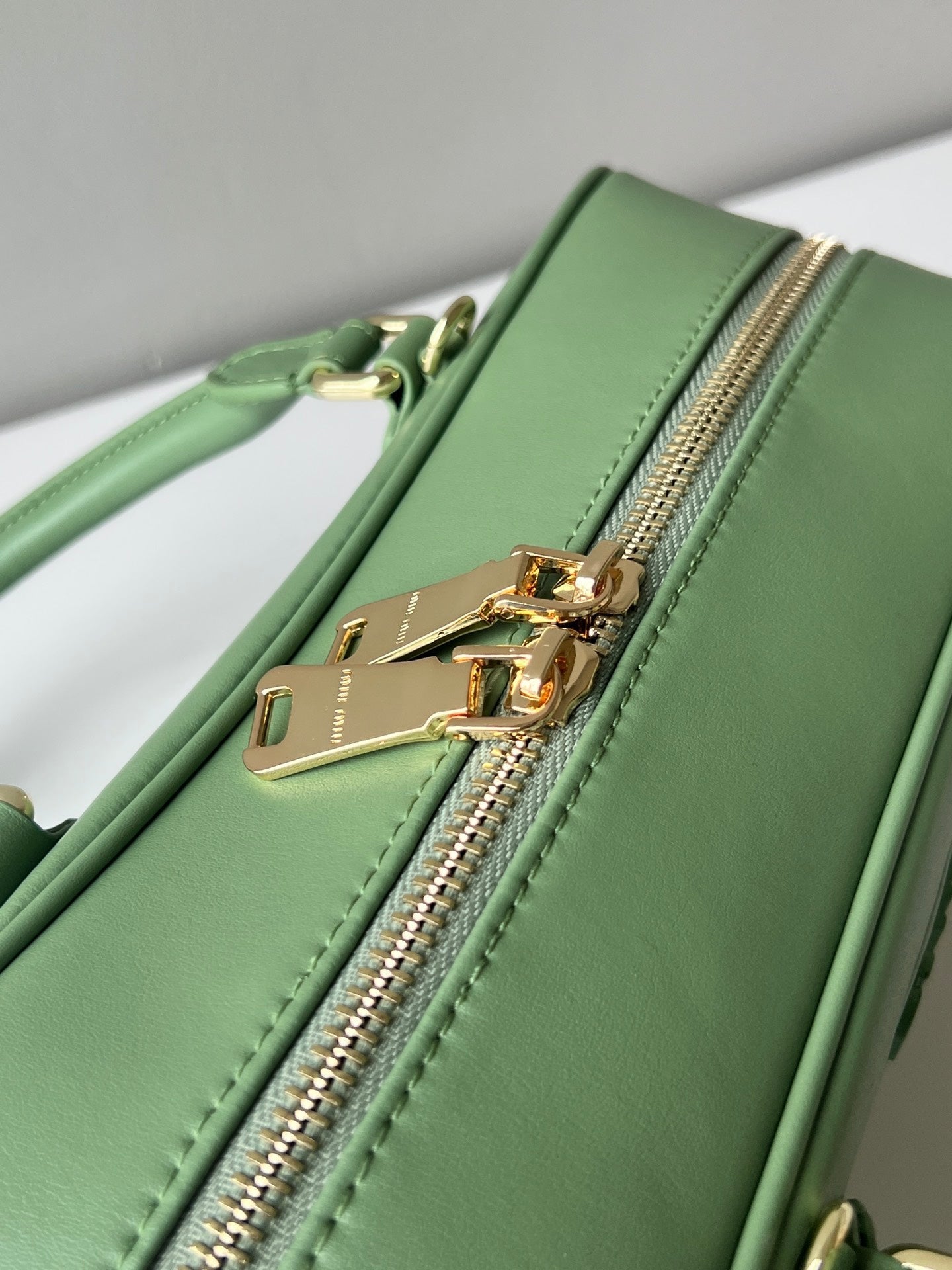 ARCADIE 27 BAG IN EMERALD GREEN CALFSKIN