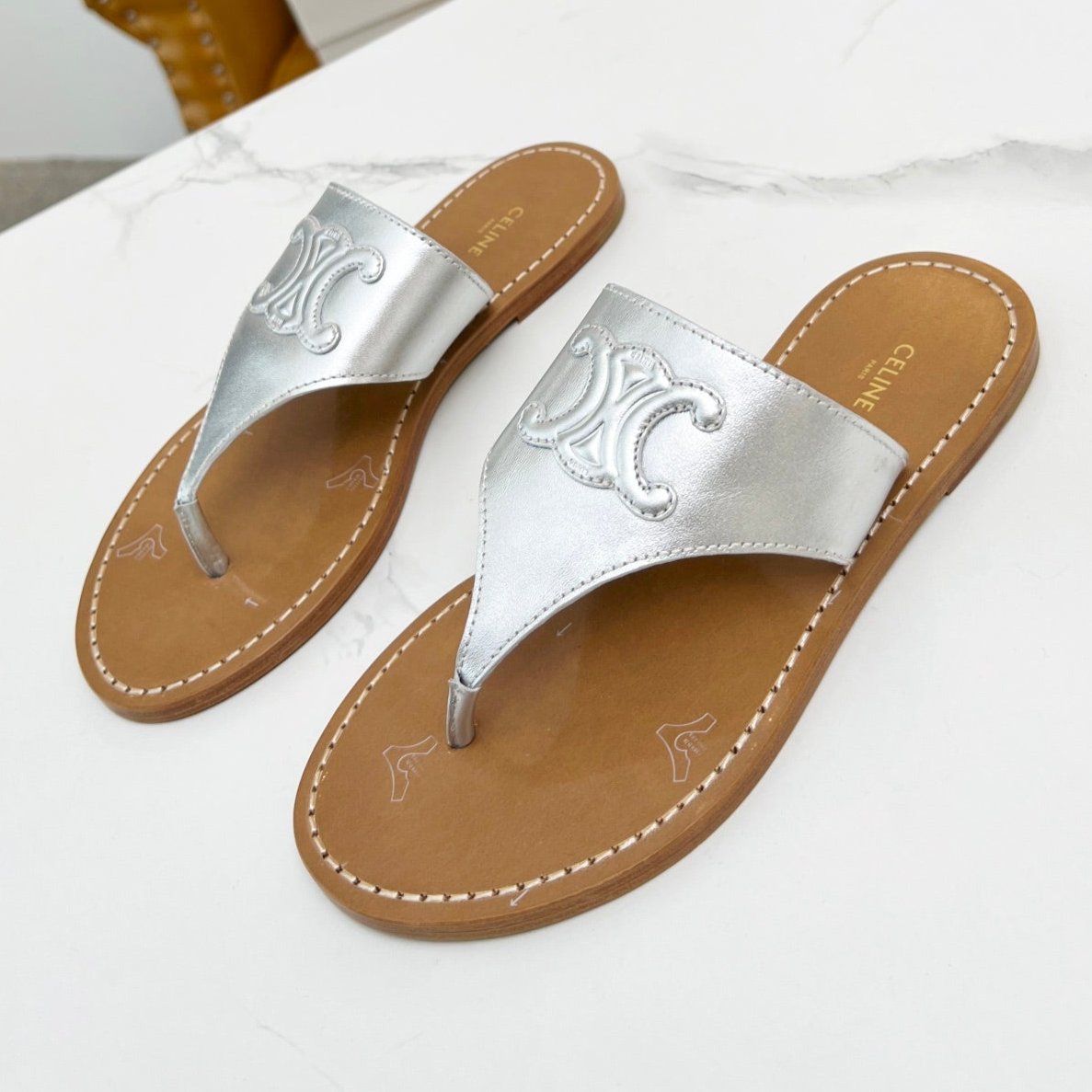 THONG MULE IN SILVER CALFSKIN