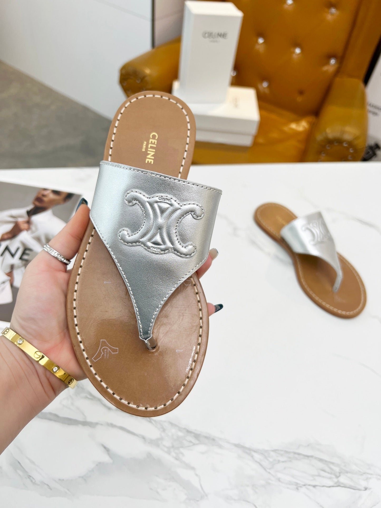 THONG MULE IN SILVER CALFSKIN