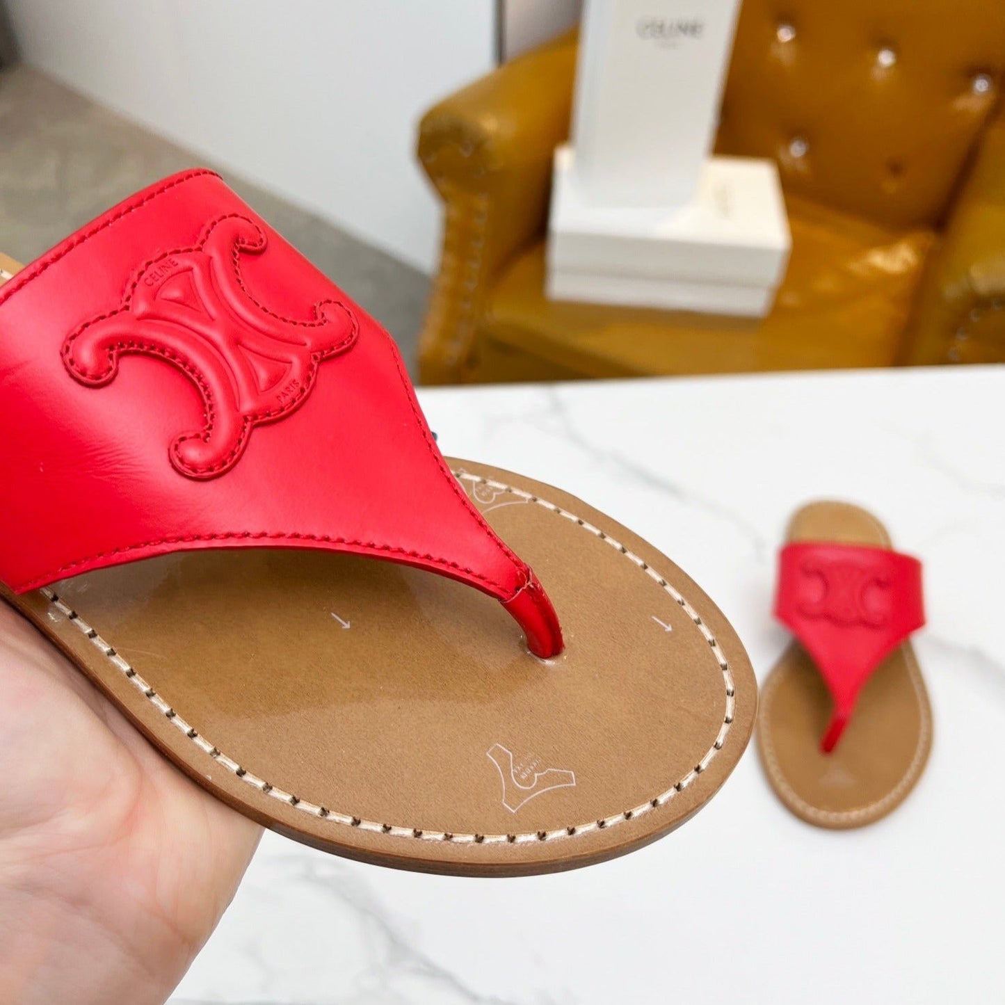 WOMEN TRIOMPHE FLAT THONG IN CALFSKIN CHERRY RED