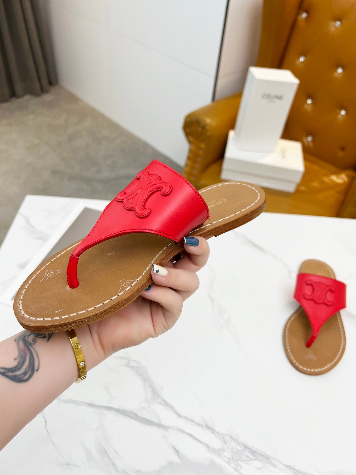 THONG MULE IN CHERRY RED CALFSKIN