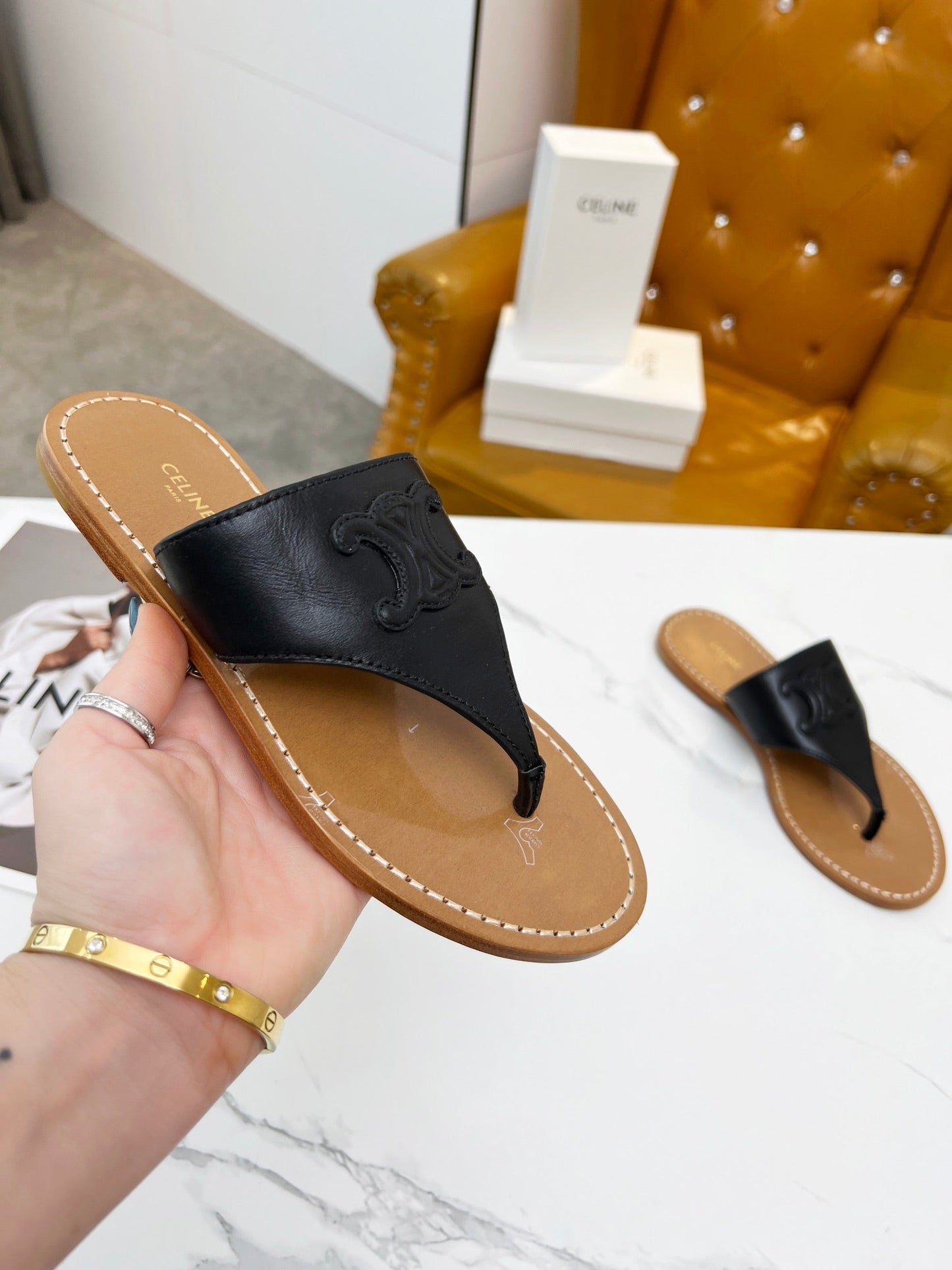 THONG MULE IN BLACK CALFSKIN