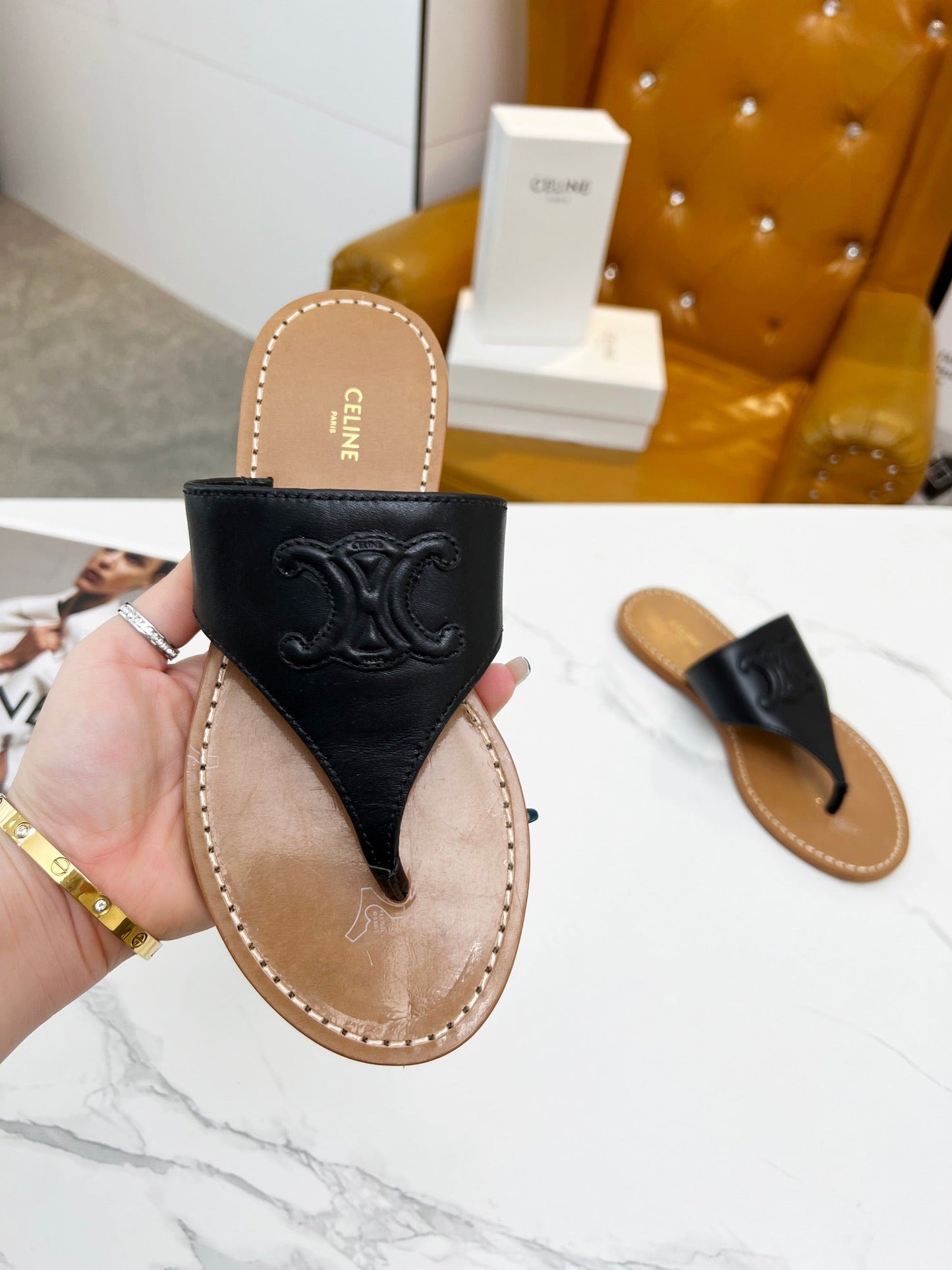 THONG MULE IN BLACK CALFSKIN