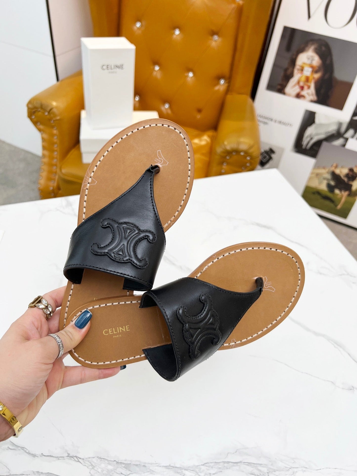 THONG MULE IN BLACK CALFSKIN