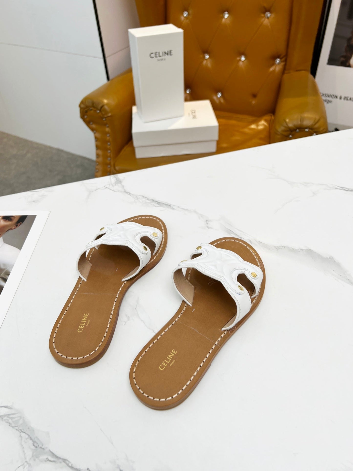 TRIOMPHE SLIDE IN WHITE CALFSKIN