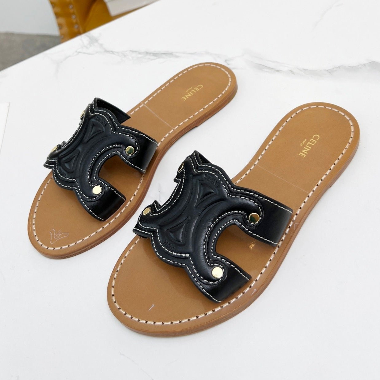 TRIOMPHE SLIDE IN BLACK CALFSKIN