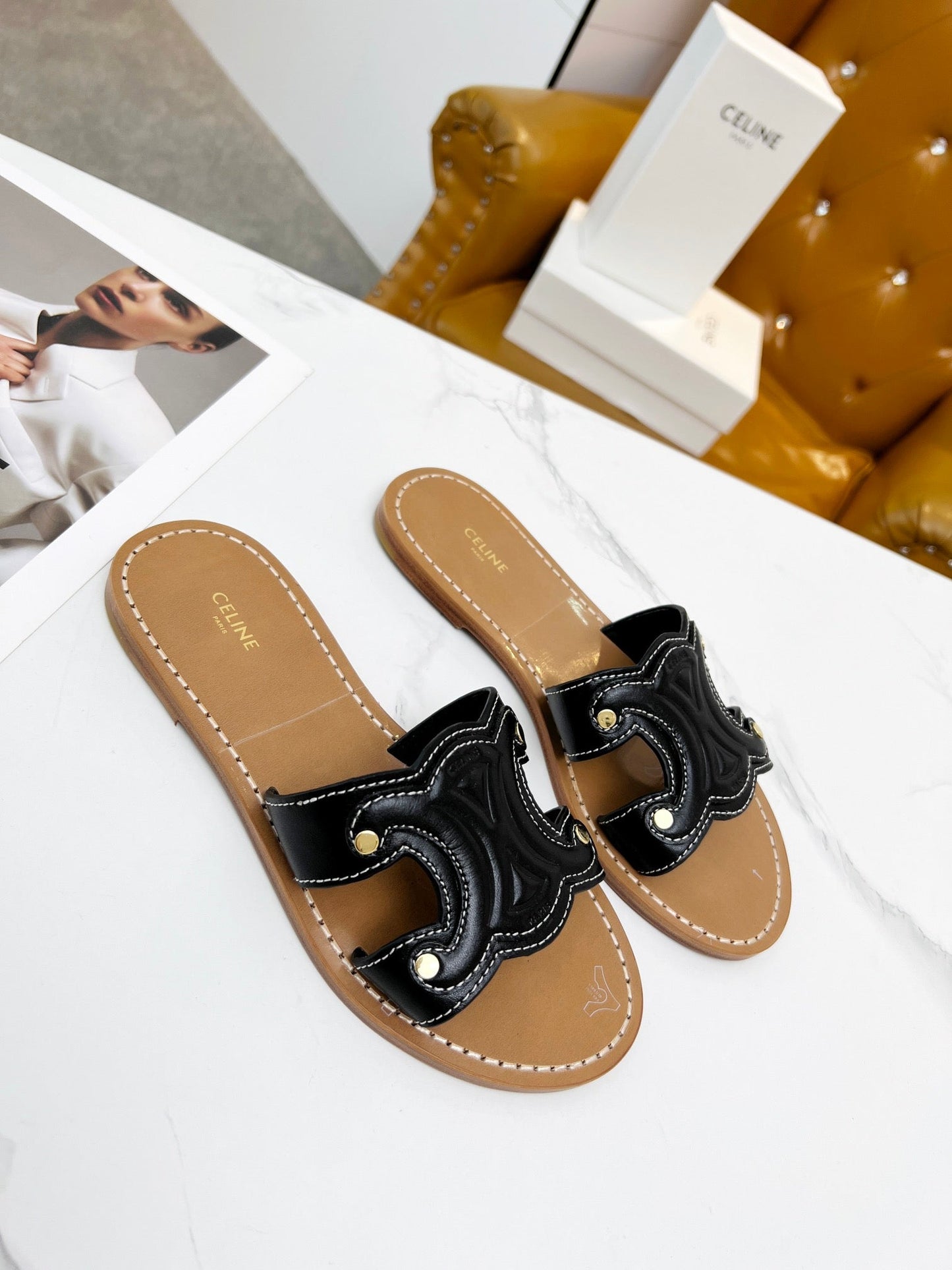 TRIOMPHE SLIDE IN BLACK CALFSKIN