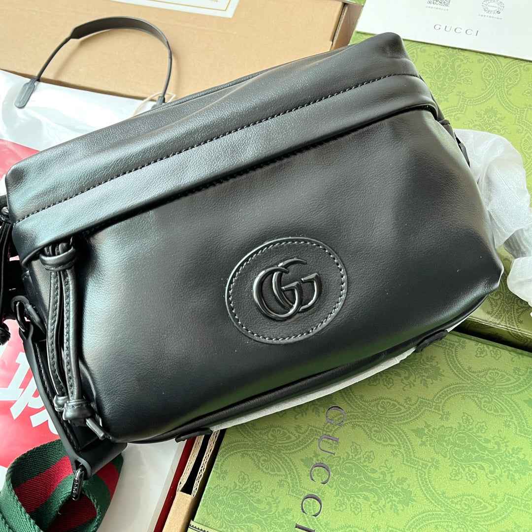 SHOULDER BAG 23 IN BLACK CALFSKIN