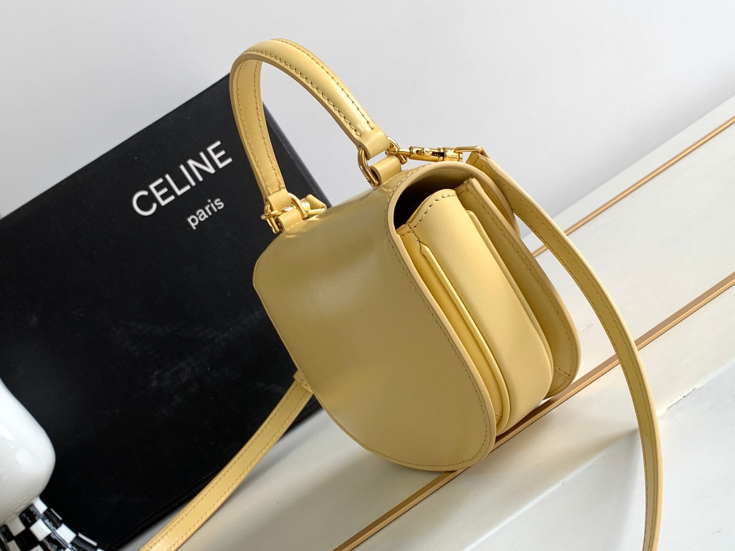 TEEN CHAIN BESACE TRIOMPHE 15.5CM YELLOW CALFSKIN