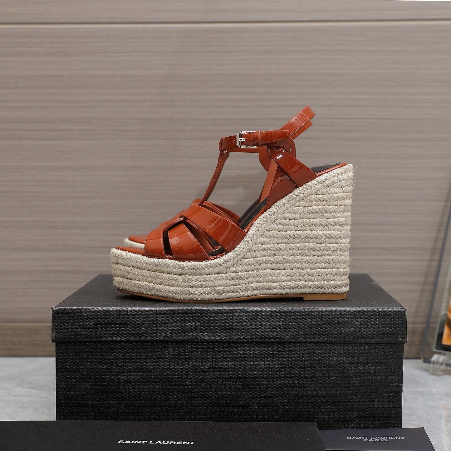 SL TRIBUTE WEDGE SANDALS BRICK POLISHED CALFSKIN