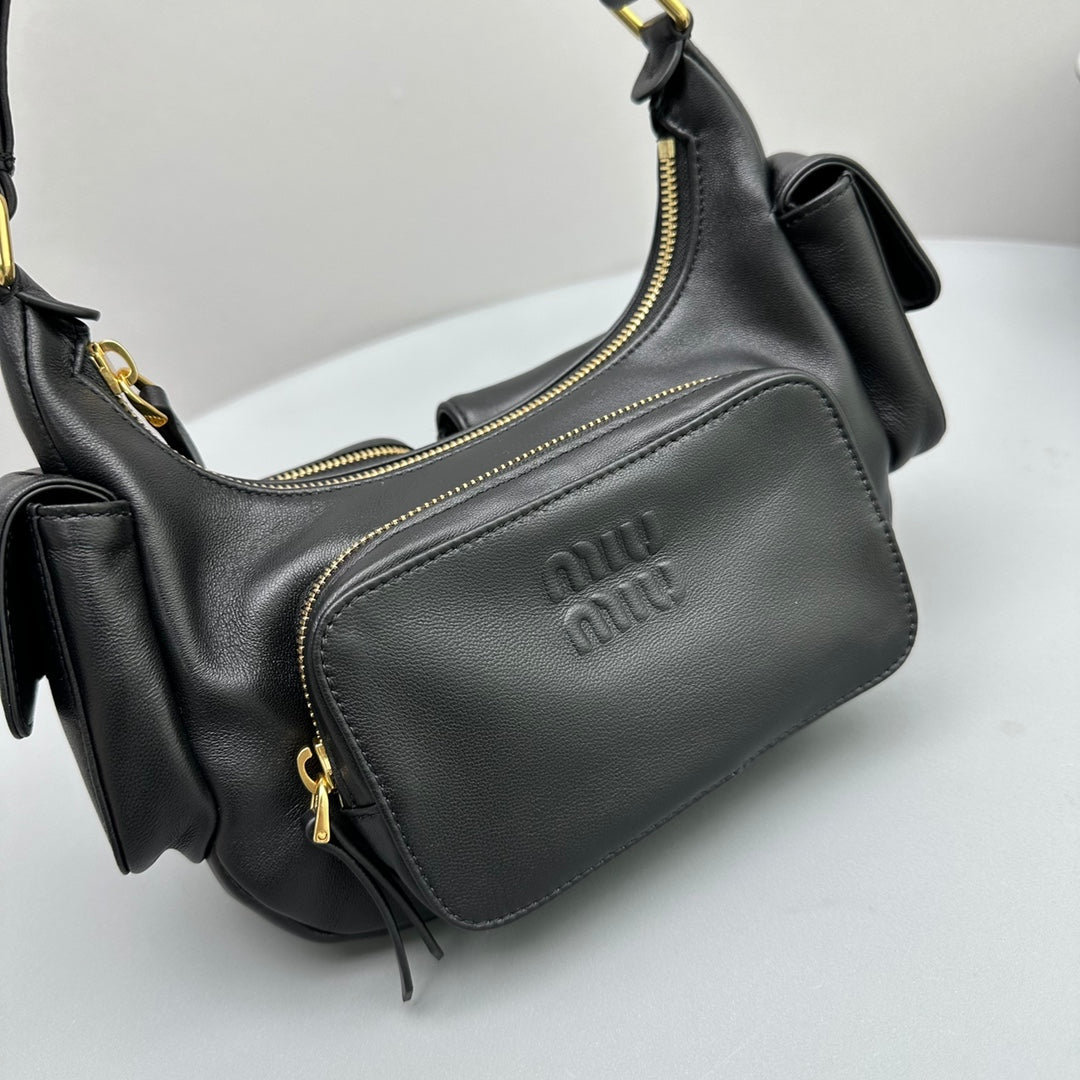 PUCKET BAG 21 IN BLACK CALFSKIN