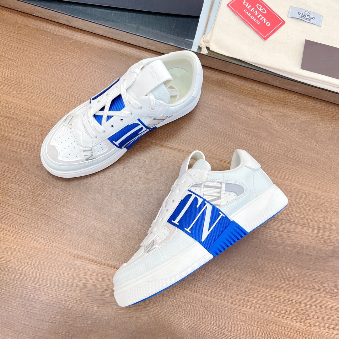 VL7N LOW-TOP WHITE CALFSKIN AND COBALT BLUE FABRIC SNEAKER WITH BANDS