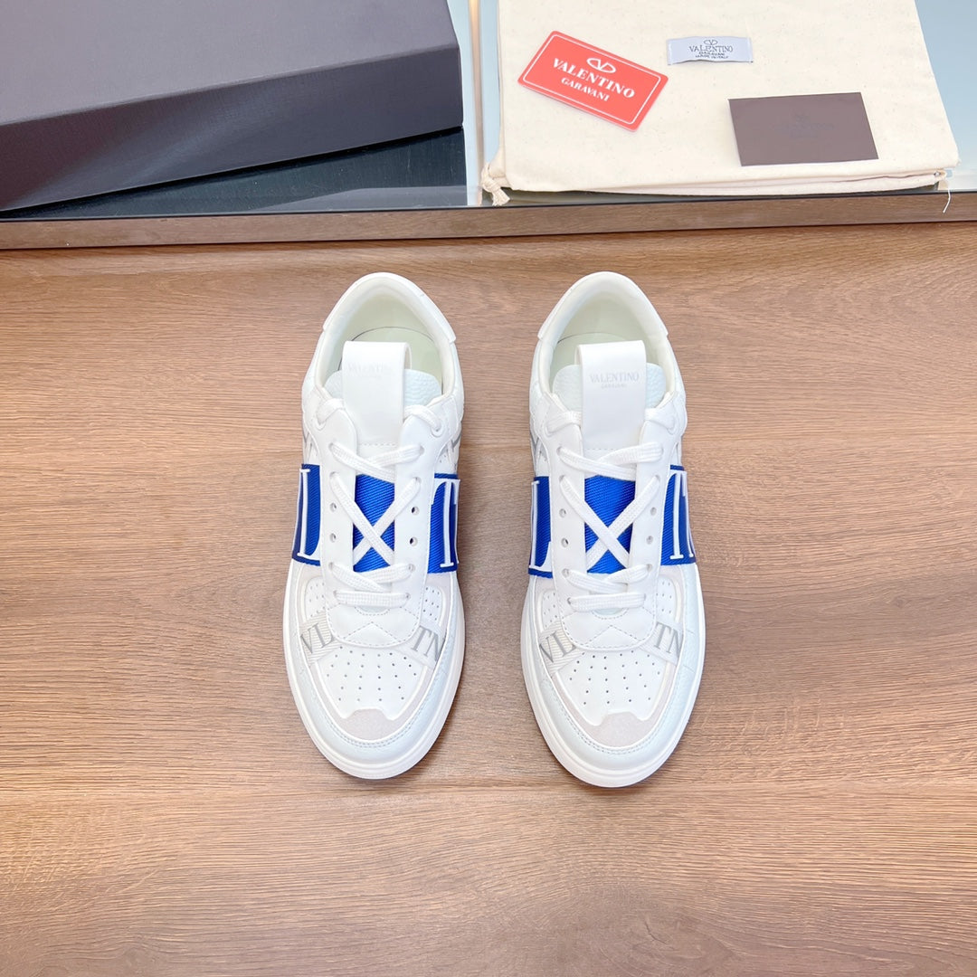 VL7N LOW-TOP WHITE CALFSKIN AND COBALT BLUE FABRIC SNEAKER WITH BANDS