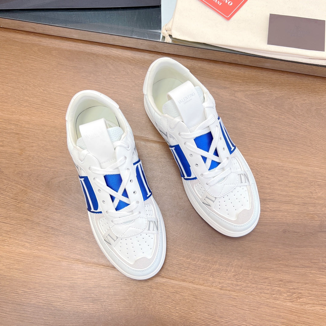 VL7N LOW-TOP WHITE CALFSKIN AND COBALT BLUE FABRIC SNEAKER WITH BANDS