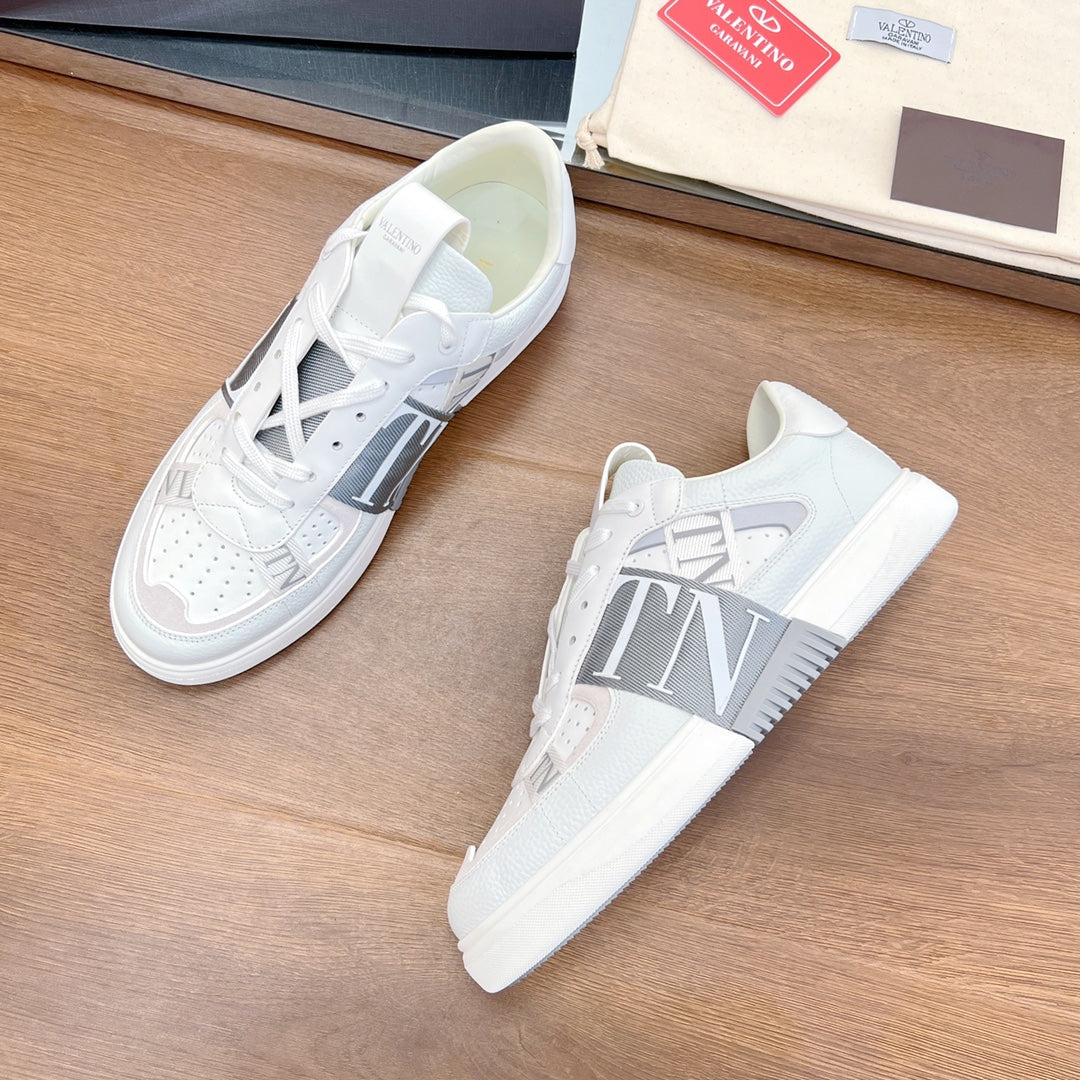 VL7N LOW-TOP WHITE CALFSKIN AND GREY FABRIC SNEAKER WITH BANDS