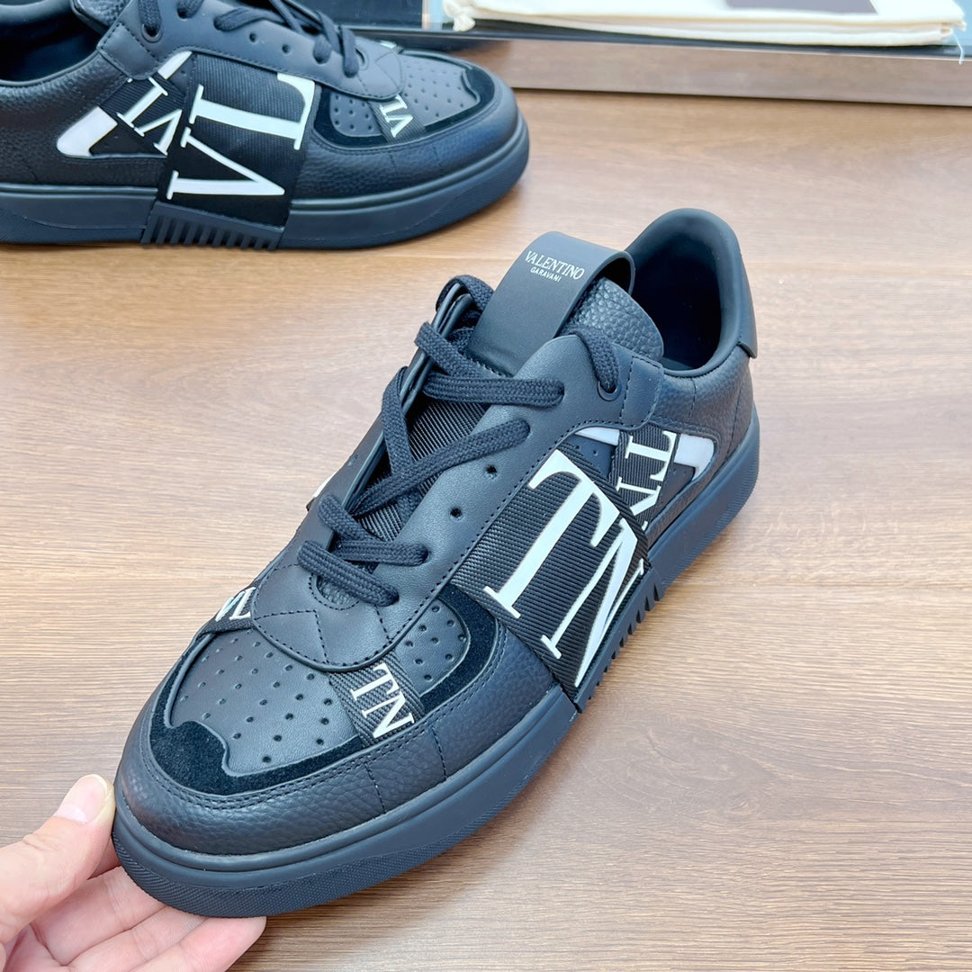 VL7N LOW-TOP BLACK CALFSKIN AND FABRIC SNEAKER WITH BANDS