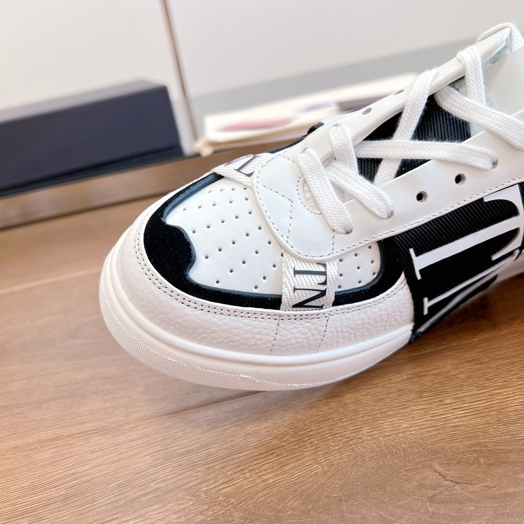 VL7N LOW-TOP WHITE CALFSKIN AND BLACK FABRIC SNEAKER WITH BANDS