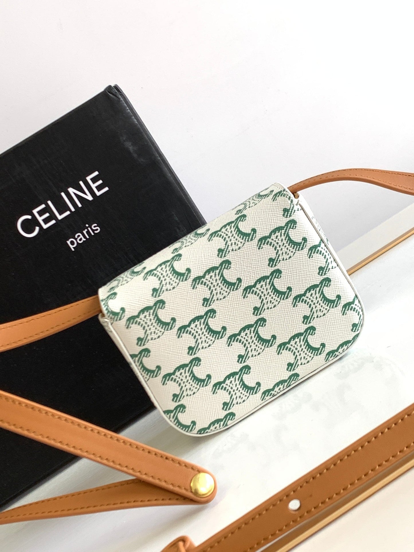 TRIPHOME 11 GREEN WHITE COWHIDE LEATHER