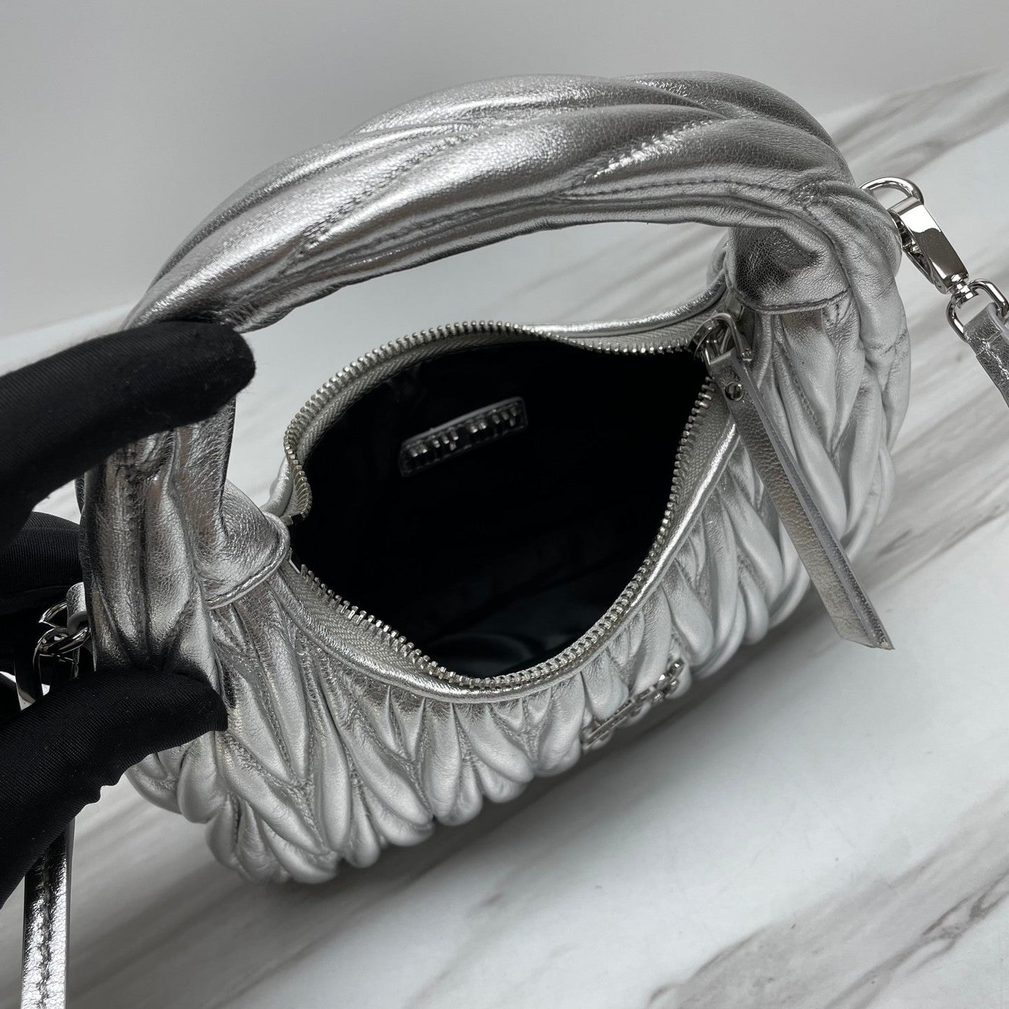 miuwander hobo 23 silver metalic matelasse leather