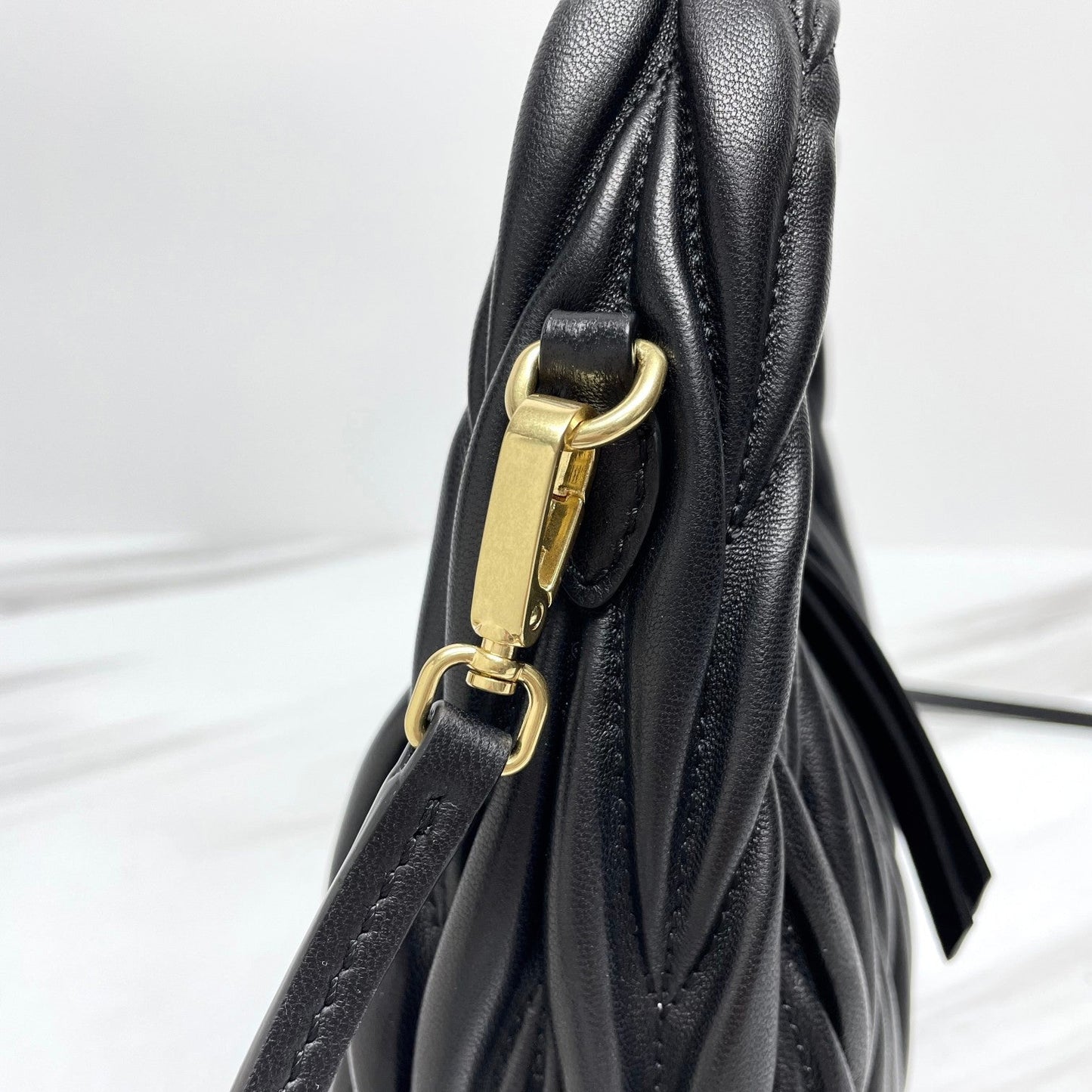 miuwander hobo 23 black matelasse leather