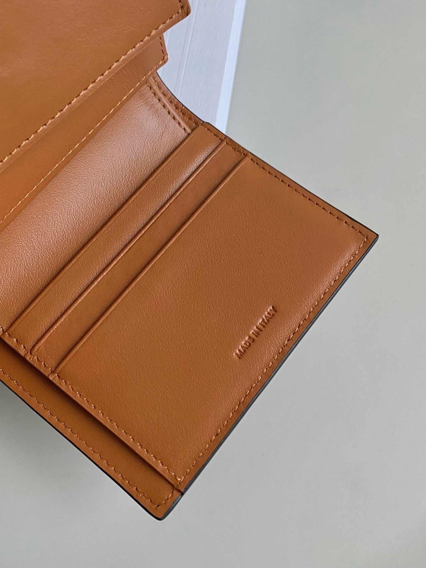 TRIPHOME 10 TRIFOLD WALLET CALFSKIN CINNAMON BROWN