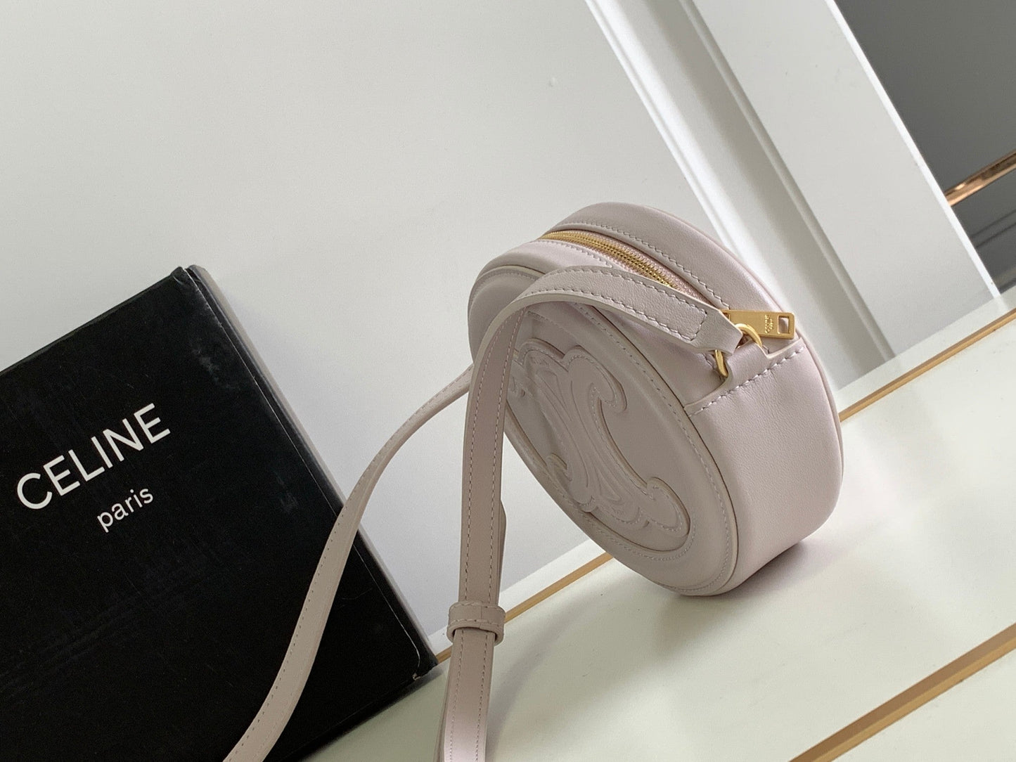 SMOOTH CALFSKIN 16 OVAL WHITE BAG