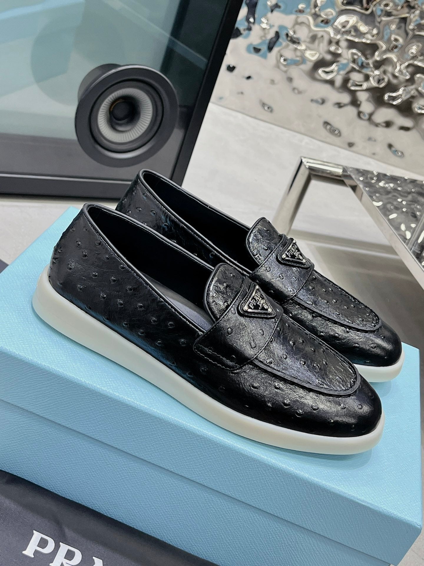 PRA OSTRICH PATTERN LOAFERS BLACK CALFSKIN