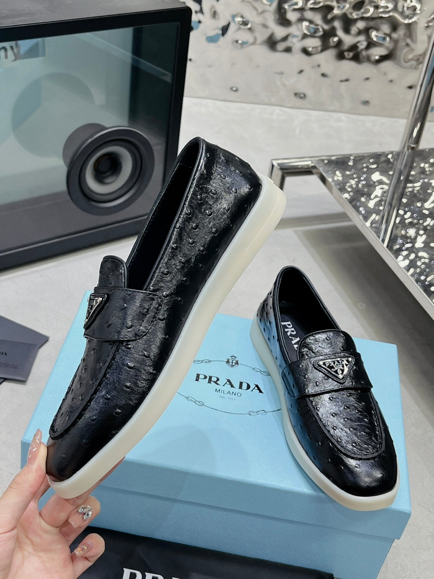 PRA OSTRICH PATTERN LOAFERS BLACK CALFSKIN