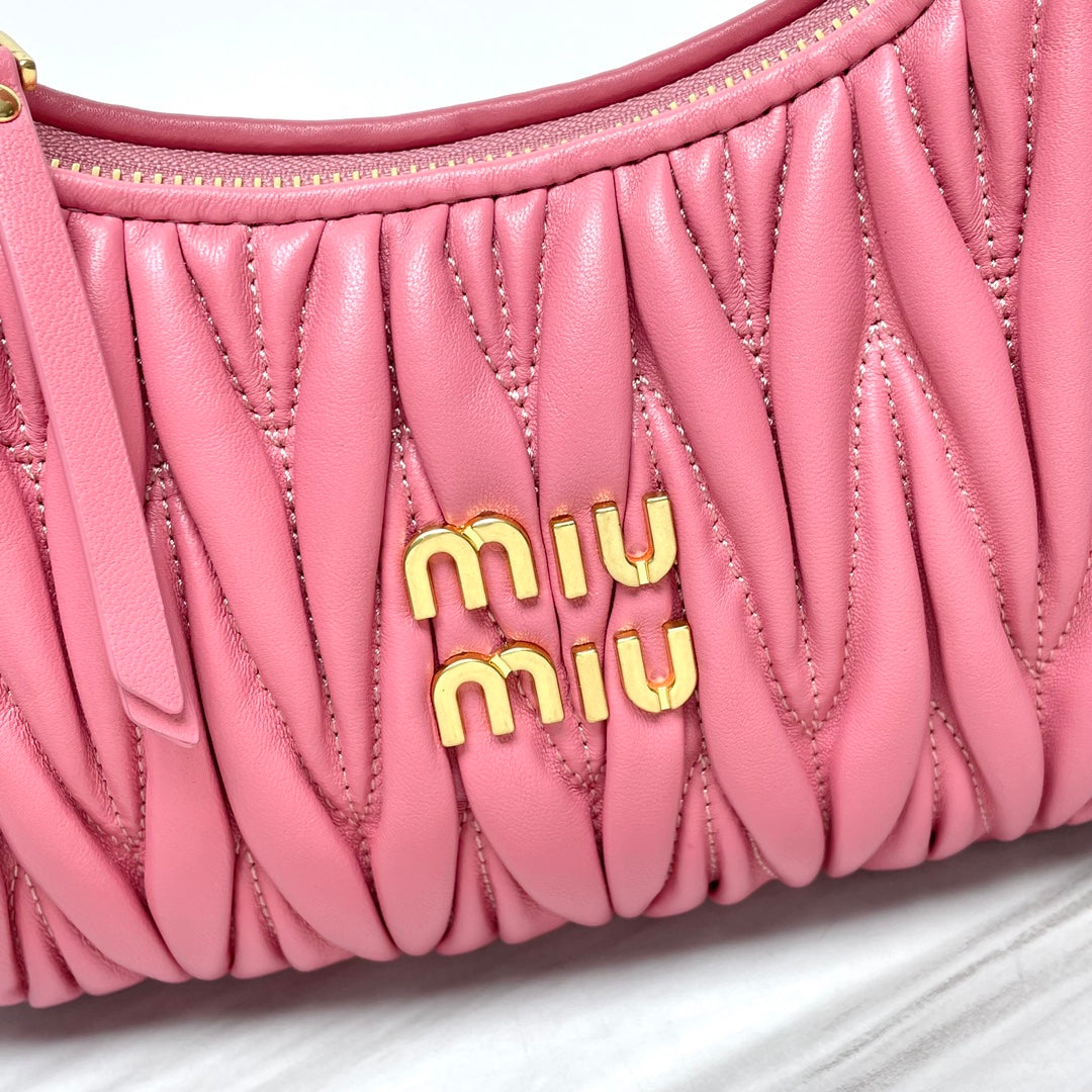 miuwander hobo 23 pink matelasse leather