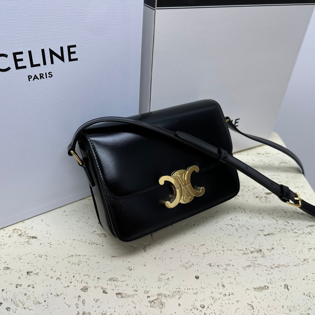 TEEN TRIOMPHE 18 BLACK CLAFSKIN GOLD HARDWARE