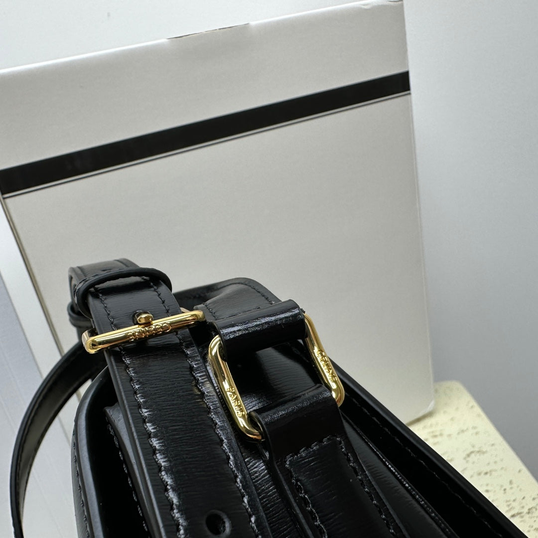 TEEN TRIOMPHE 18 BLACK CLAFSKIN GOLD HARDWARE