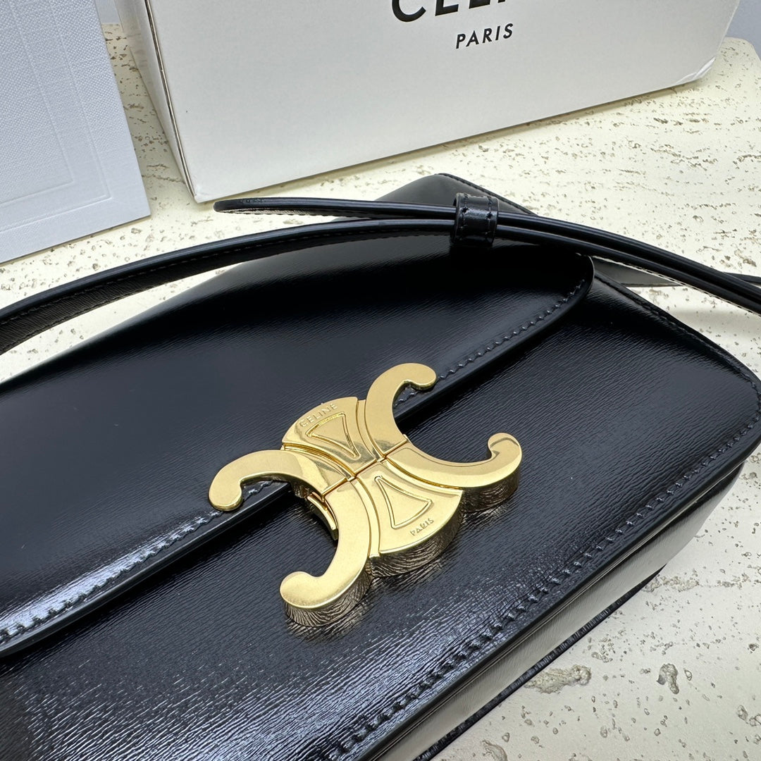 TEEN TRIOMPHE 18 BLACK CLAFSKIN GOLD HARDWARE