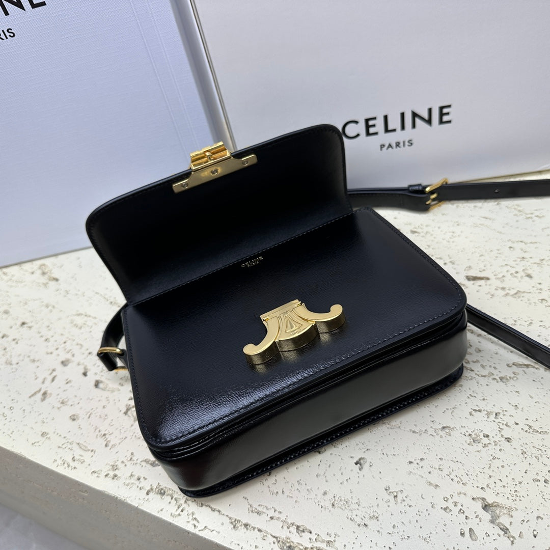 TEEN TRIOMPHE 18 BLACK CLAFSKIN GOLD HARDWARE