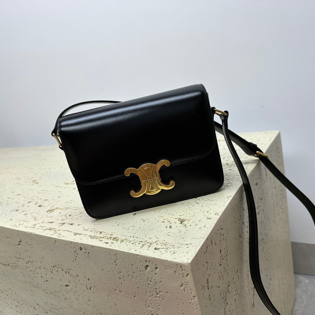 TEEN TRIOMPHE 18 BLACK CLAFSKIN GOLD HARDWARE