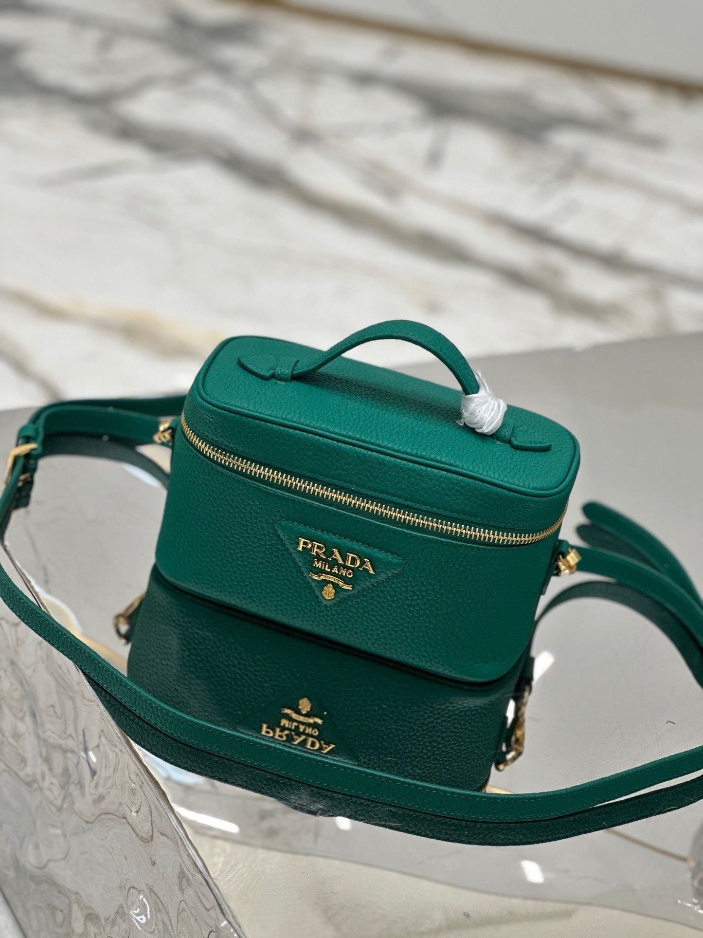 VANITY CASE 18 IN EMERALD GREEN GRAINED CALFSKIN GOLD HARDWARE