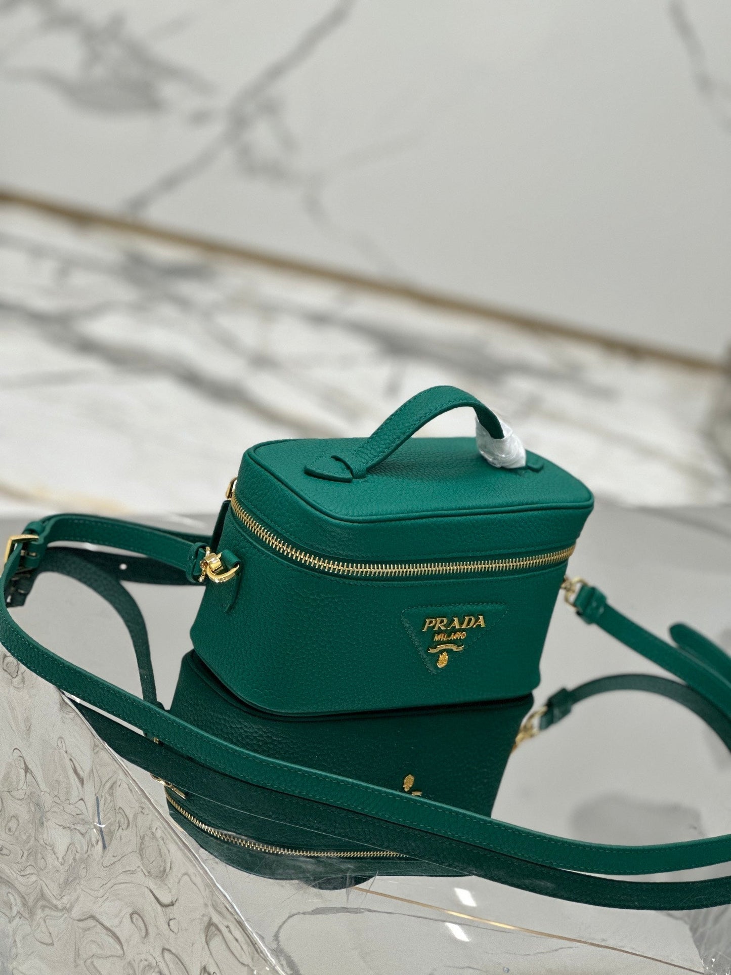 VANITY CASE 18 IN EMERALD GREEN GRAINED CALFSKIN GOLD HARDWARE