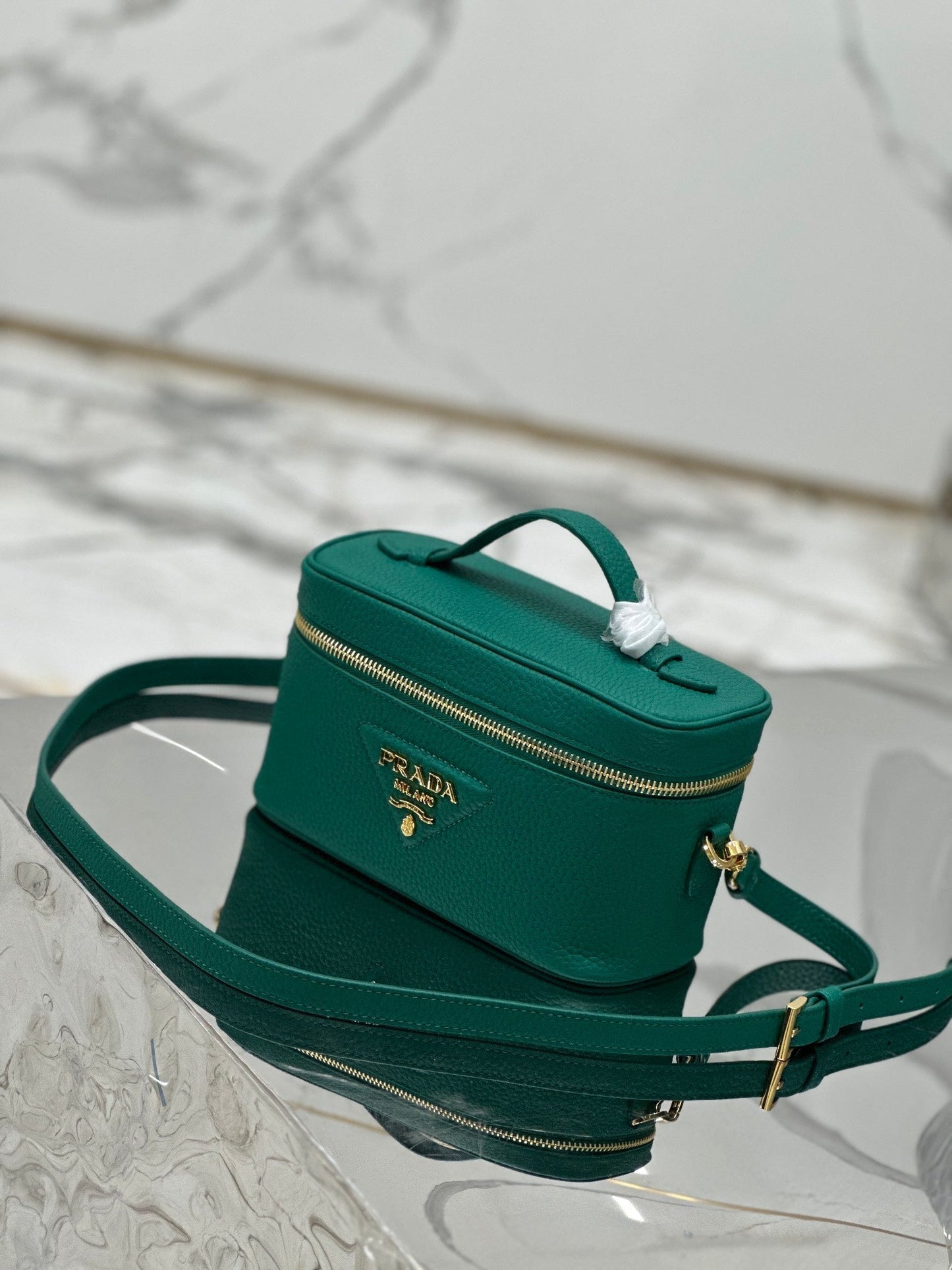 VANITY CASE 18 IN EMERALD GREEN GRAINED CALFSKIN GOLD HARDWARE