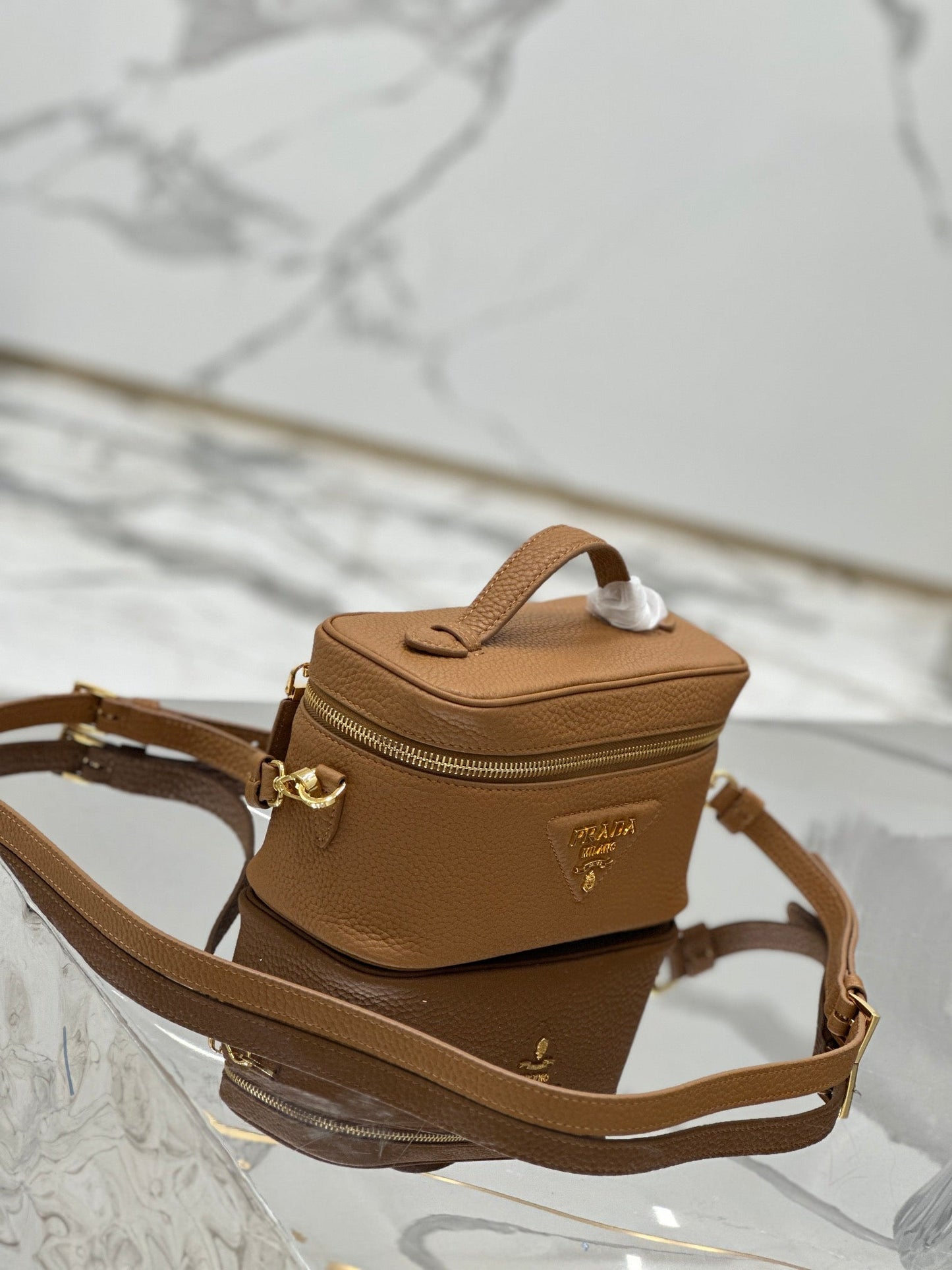 VANITY CASE 18 IN RUSSET BROWN GRAINED CALFSKIN GOLD HARDWARE