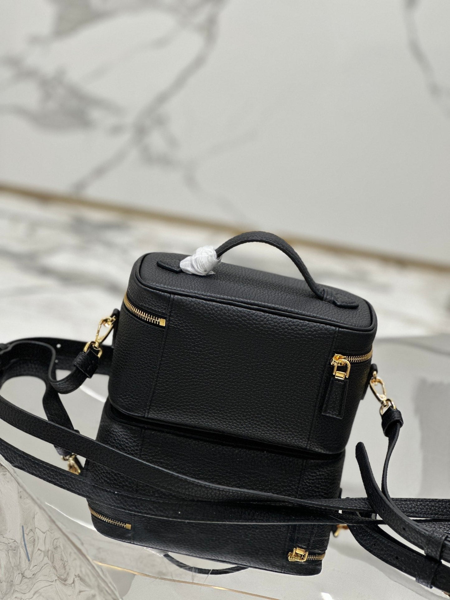 VANITY CASE 18 IN BLACK GRAINED CALFSKIN GOLD HARDWARE