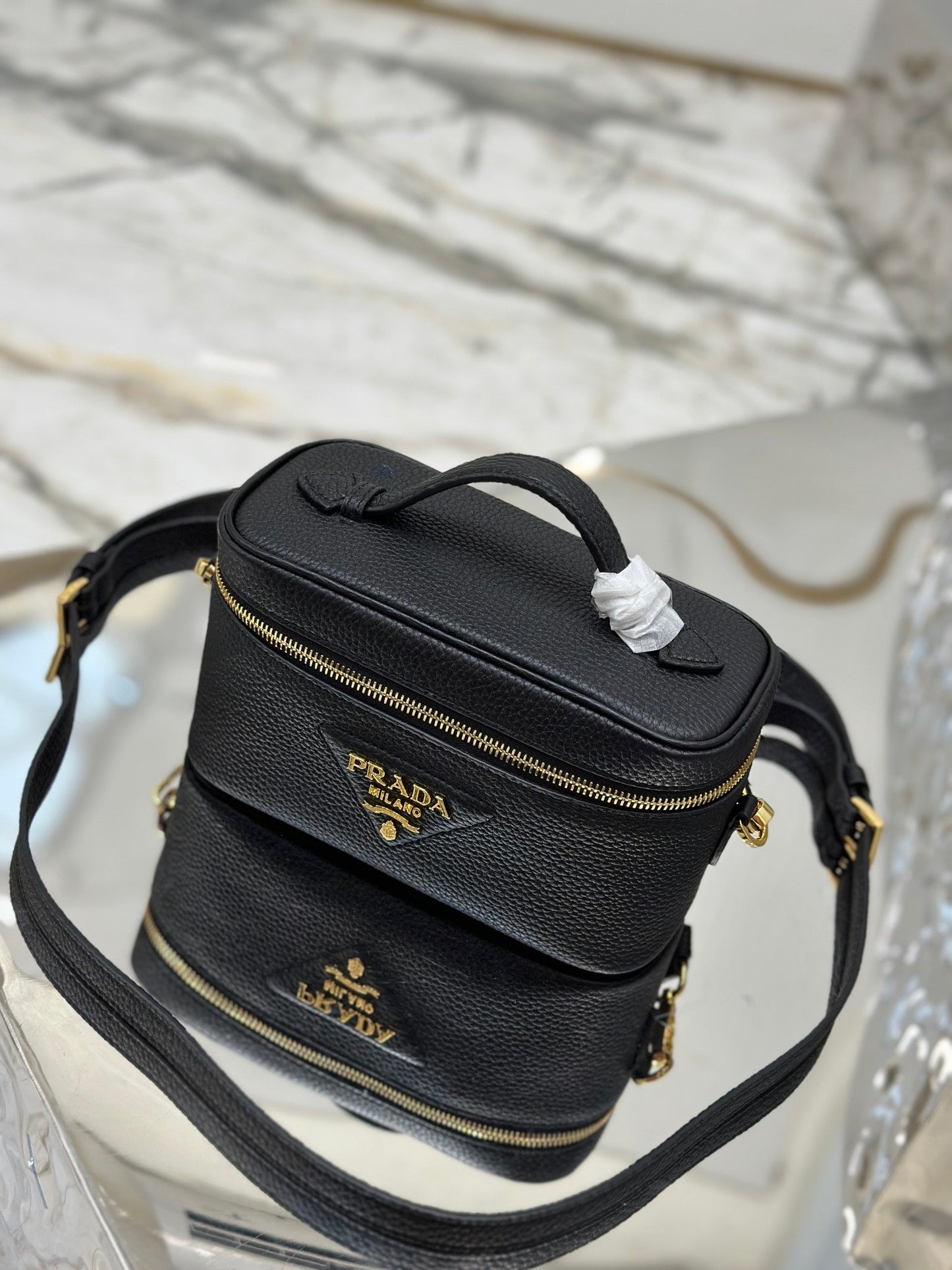 VANITY CASE 18 IN BLACK GRAINED CALFSKIN GOLD HARDWARE