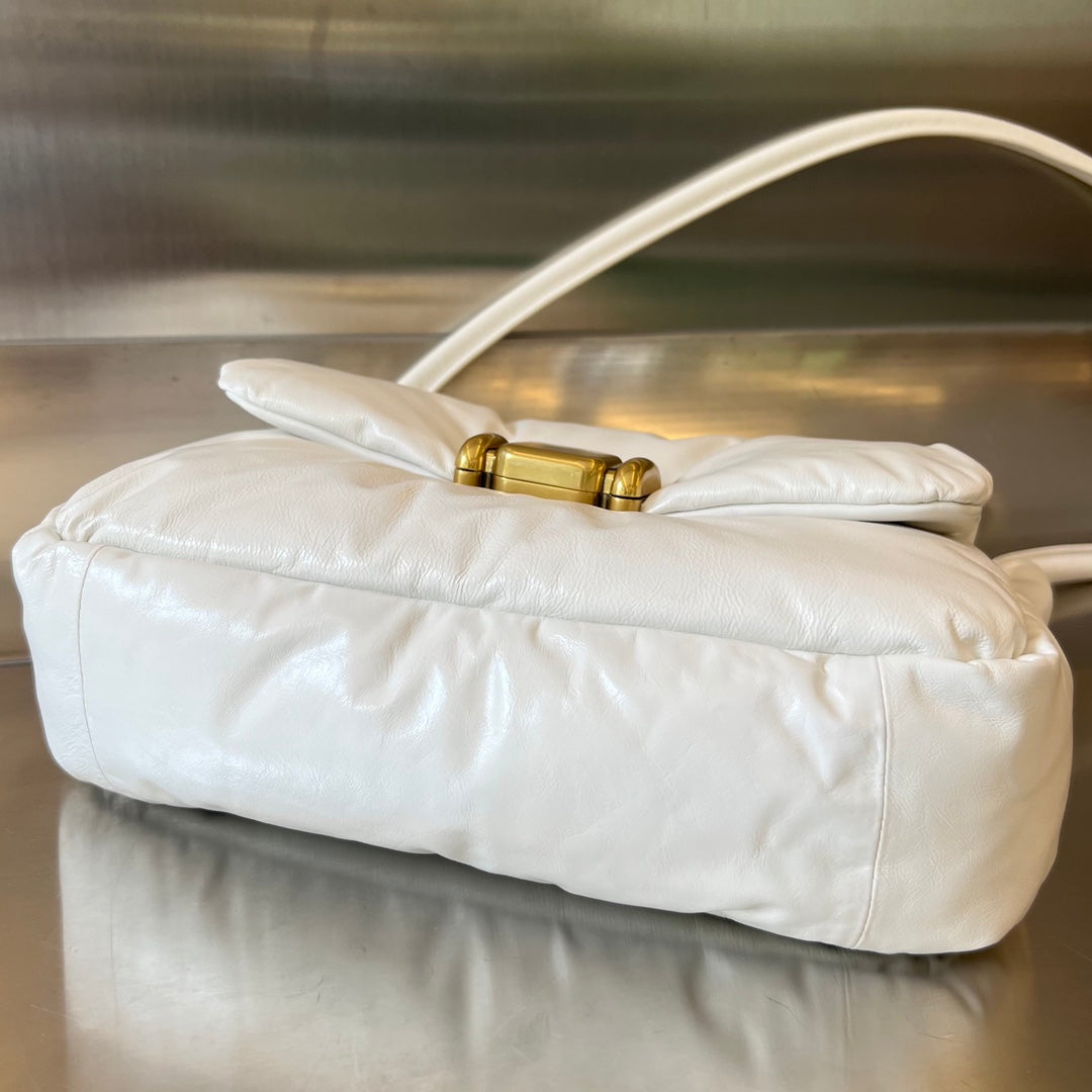 PAD PUFFER BAG 29 IN WHITE COWHIDE LEATHER