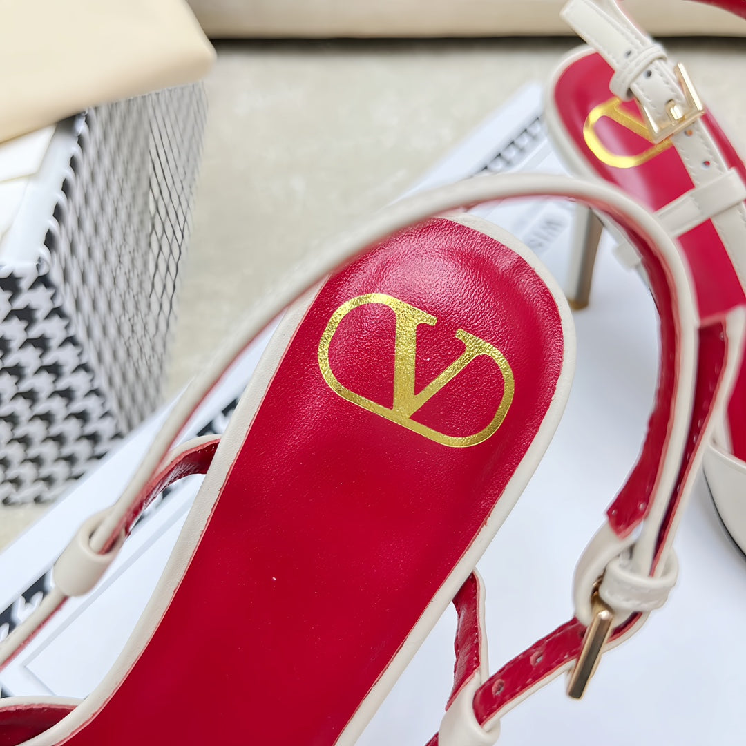 VLOGO SLINGBACK PUMP IN WHITE CALFSKIN LEATHER WITH GOLD LOGO