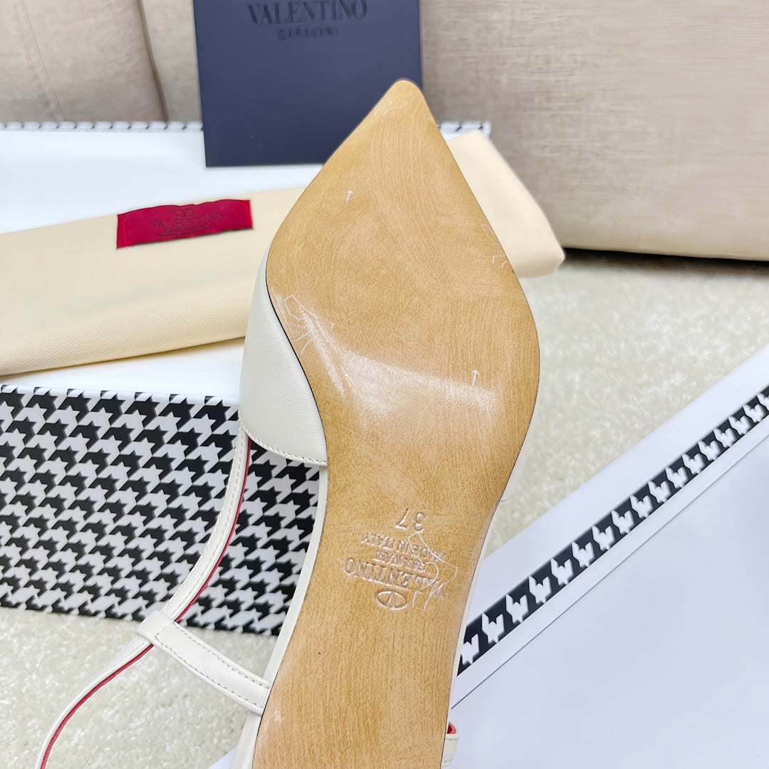 VLOGO SLINGBACK PUMP IN WHITE CALFSKIN LEATHER WITH GOLD LOGO