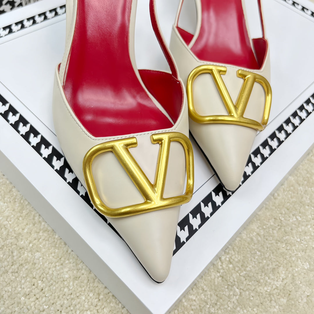 VLOGO SLINGBACK PUMP IN WHITE CALFSKIN LEATHER WITH GOLD LOGO