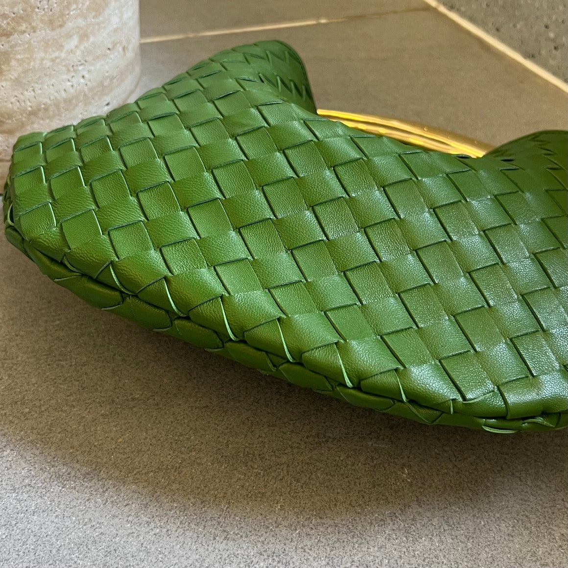 SARDINE 33 WITH CHAIN IN EMERALD GREEN LAMBSKIN